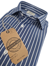 Load image into Gallery viewer, Camicia fasciata blu a righe bianche Uomo puro cotone alta qualità made in italy men shirt blue stripe high quality
